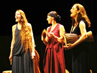 image Blandine Lambert Nadine Ouannoughi et Catherine Braslavsky avec des percussions dans Femmes et Déesses