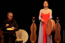image Joseph Rowe au djembé et Catherine Braslavsky au tambour chamanique dans Le-rêve-de-Salomon