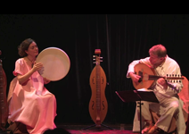 image Catherine Braslavsky jouant du bendir avec Yuval Ron jouant du oud
